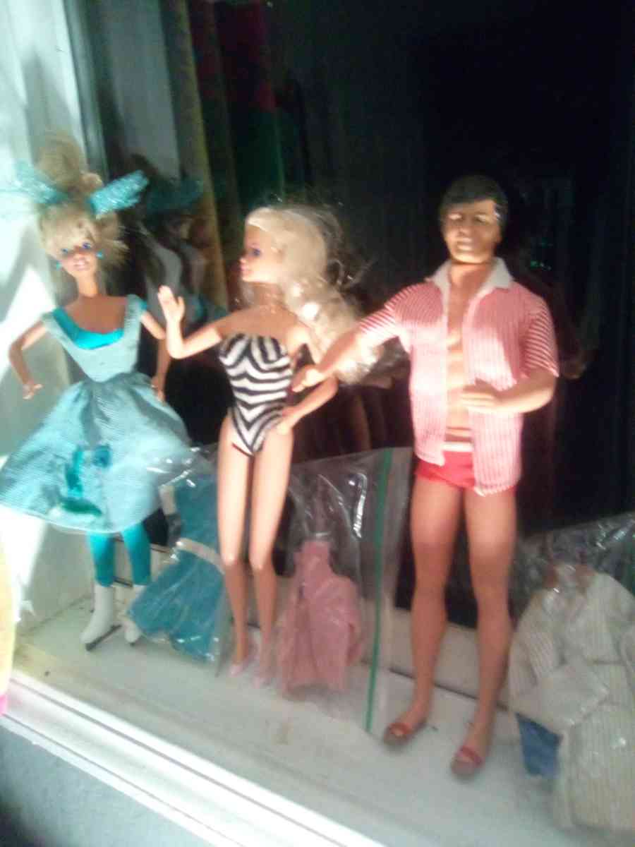 vintage barbies - Concord, California - FleaMarketBay