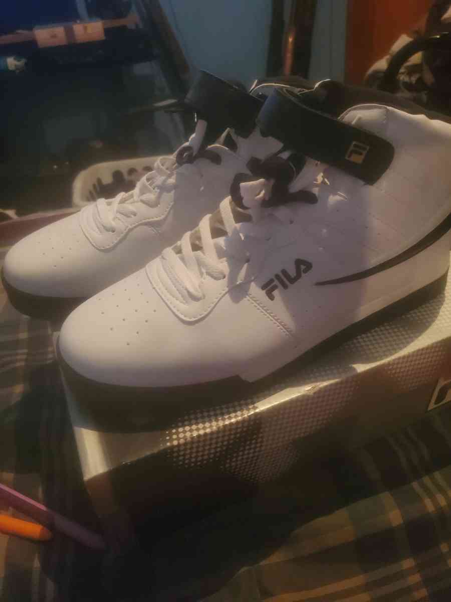 Mens White Fila Shoes - Detroit, Michigan - FleaMarketBay