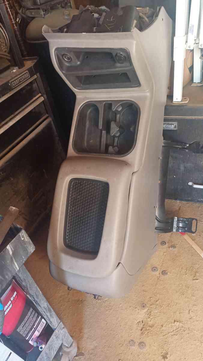 consola sentral Silverado Cadillac suburban GMC YUKON 1999 - Hesperia, California - FleaMarketBay