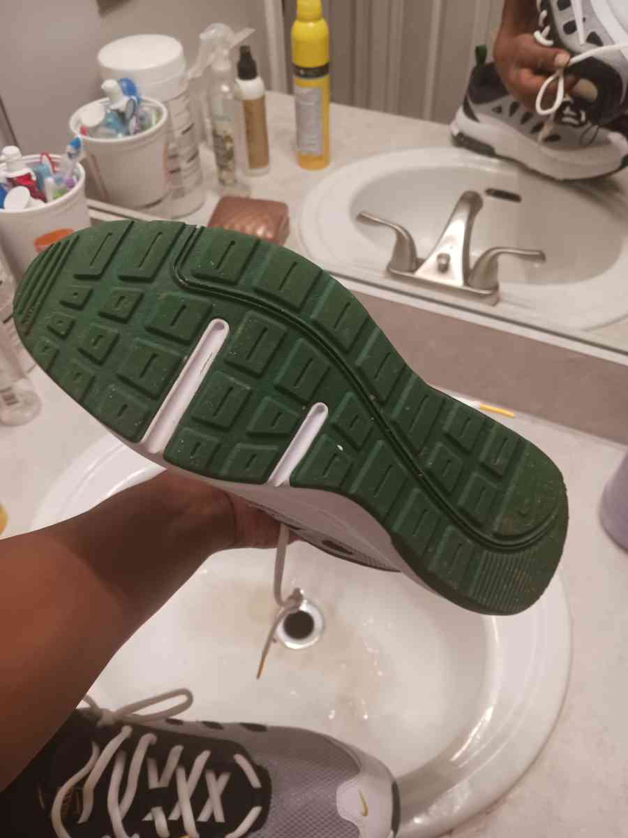 air max ap size 9 - Roseville, Michigan - FleaMarketBay