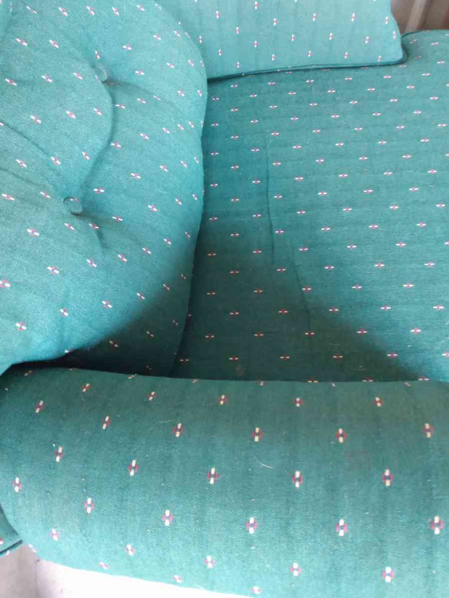 OBO living room chair recliner - Janesville, Wisconsin - FleaMarketBay