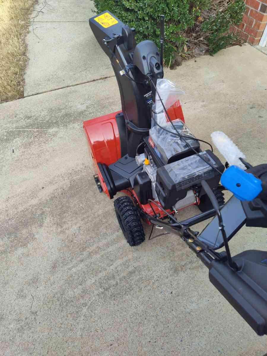 Toro SnowMaster 824 QXE - Fuquay Varina, North Carolina - FleaMarketBay