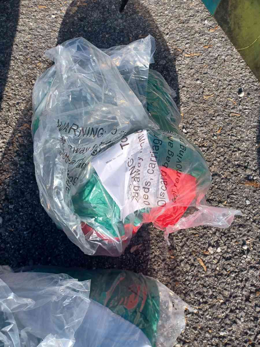 blow up Santas on an airplane - Carthage, Tennessee - FleaMarketBay