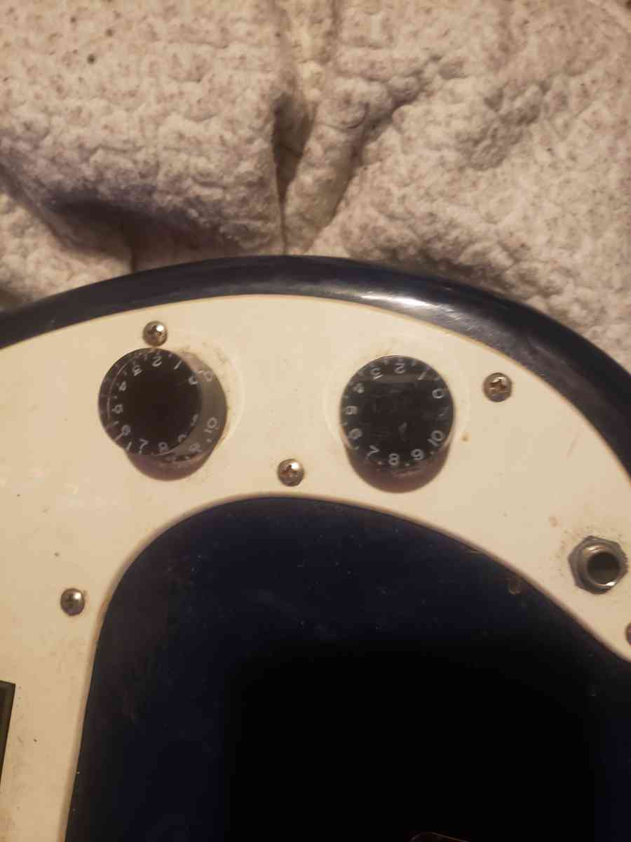 Squire electric bass guitar - Marion, Indiana - FleaMarketBay