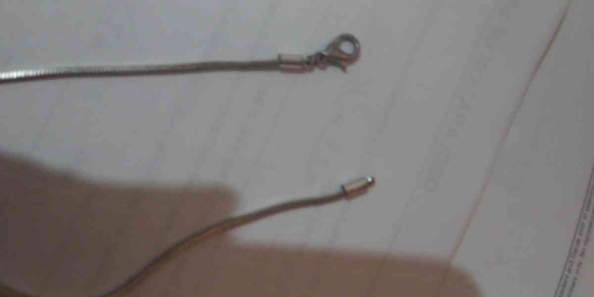 womens beautiful silver necklace throwing in pendant for fre - Yakima, Washington - FleaMarketBay