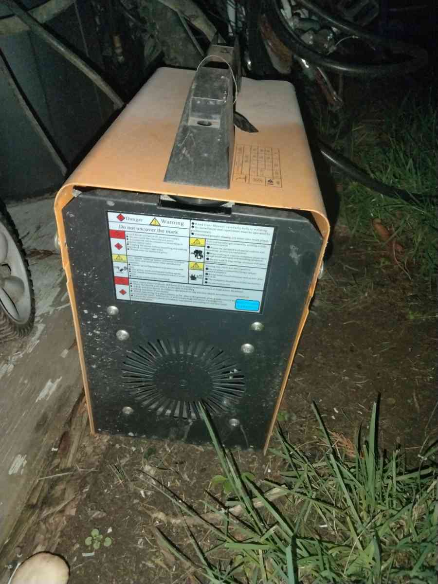 MIG 130 Welder Flux Core Wire Automatic Feed Welding Ma - Ferndale, Washington - FleaMarketBay