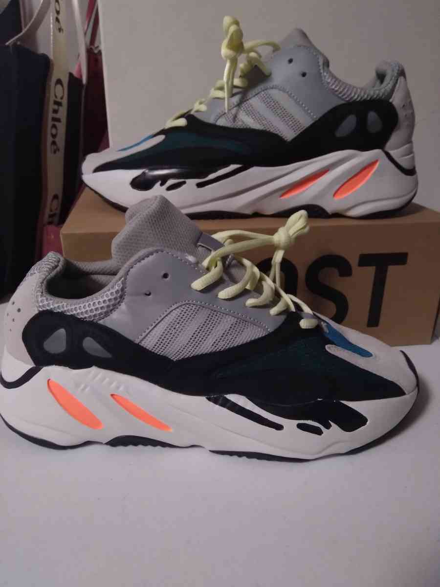 shoes sz8 and a half - Alicia, Arkansas