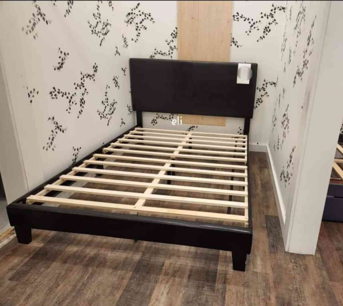 Black PU Leather Queen Upholstered Bed Frame Cama - Houston, Texas