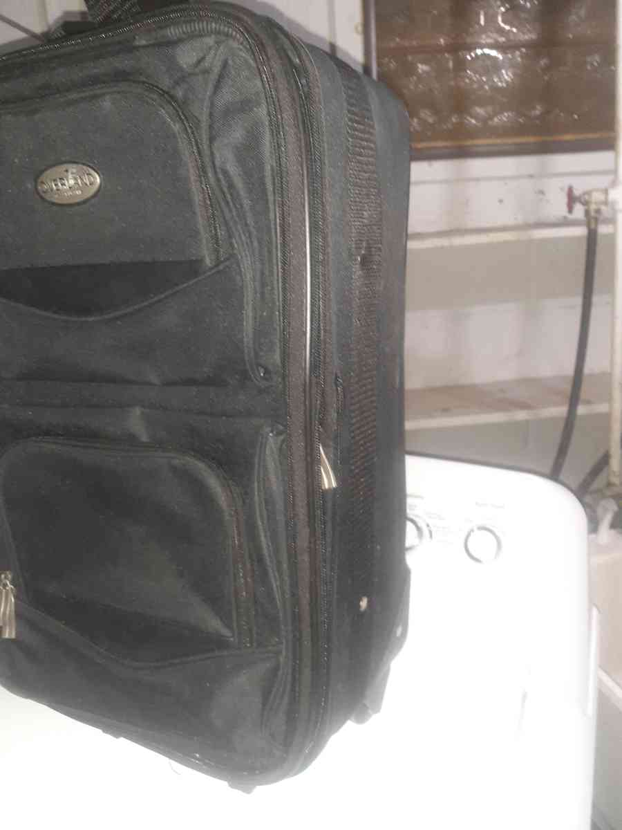 Overland Texas Suitcase - Detroit, Michigan - FleaMarketBay