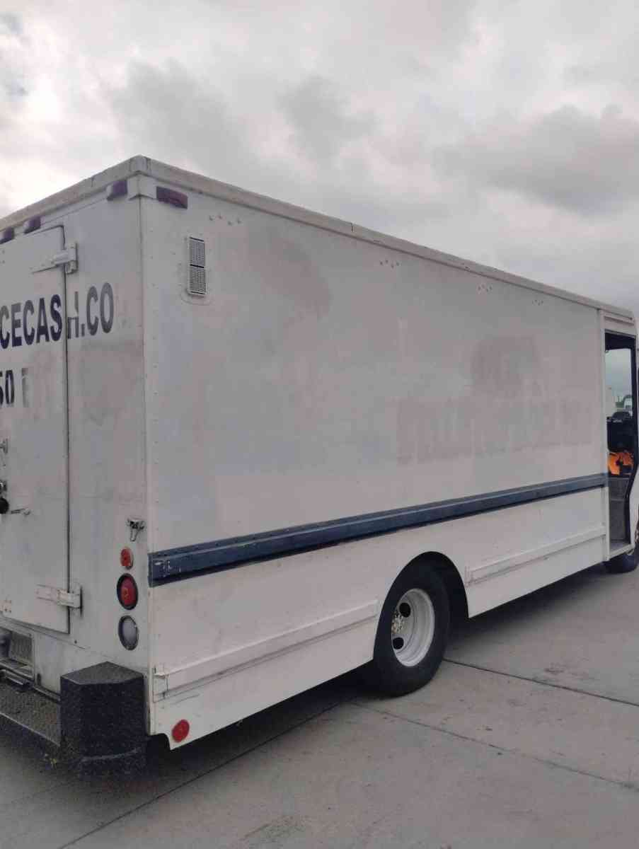 1987 GMC 18 feet long stepvan - Adelanto, California - FleaMarketBay