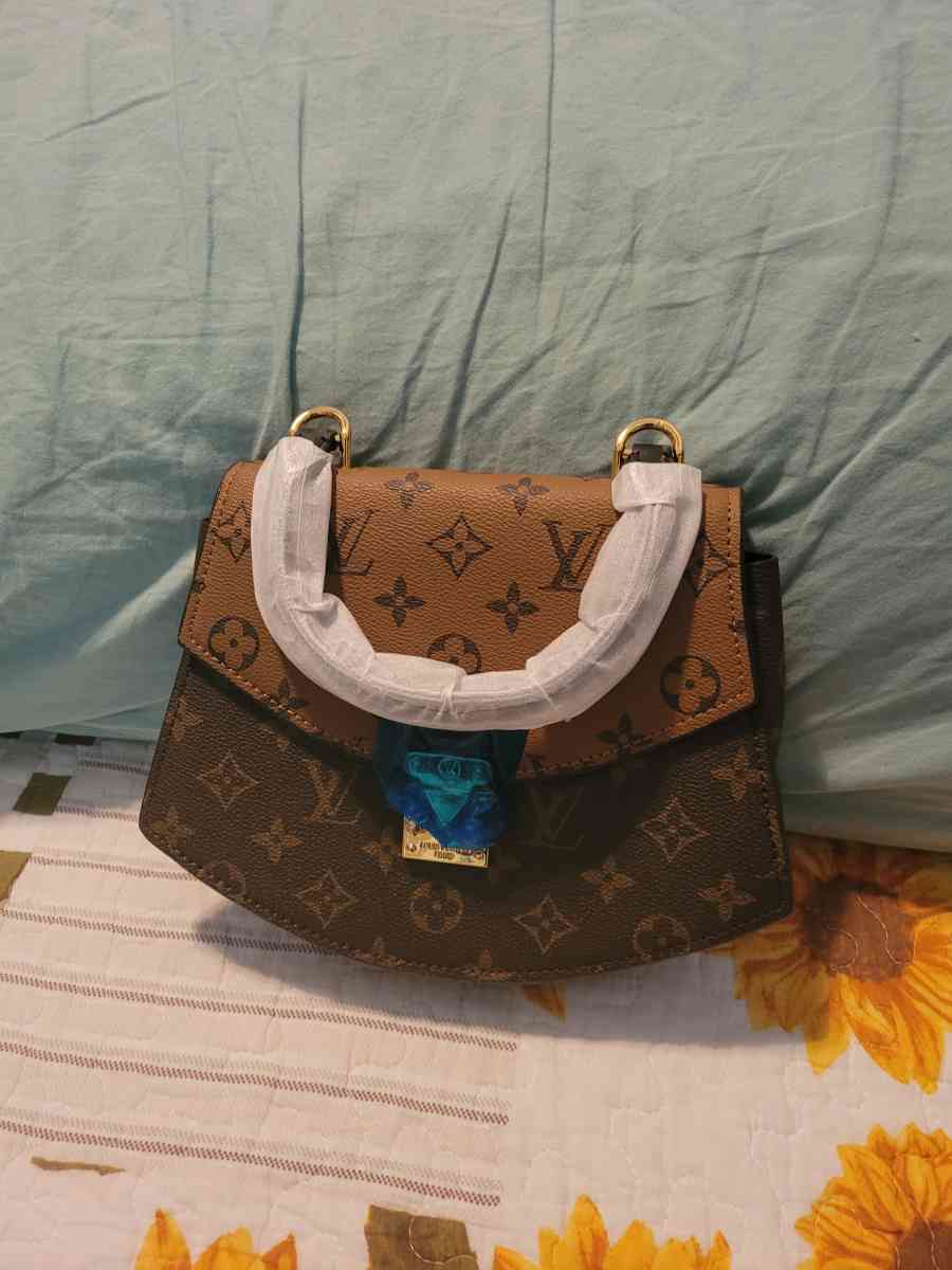 purses - Snellville, Georgia - FleaMarketBay