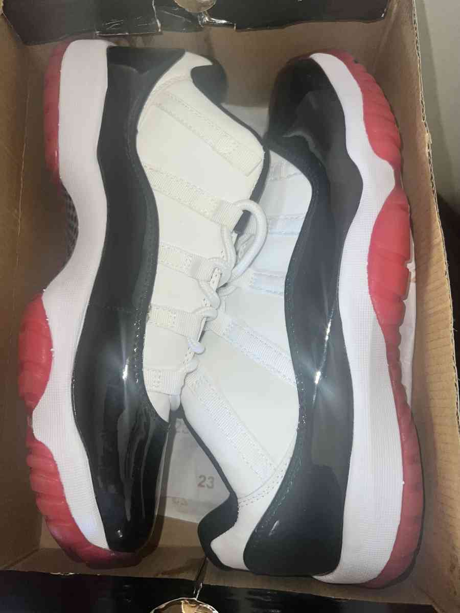 Jordans low - Brooklyn, New York - FleaMarketBay