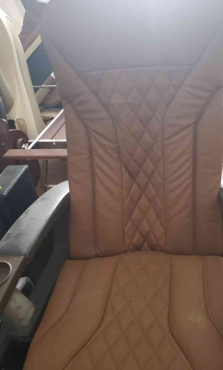 human Touch messaging chair with attached whirl pool