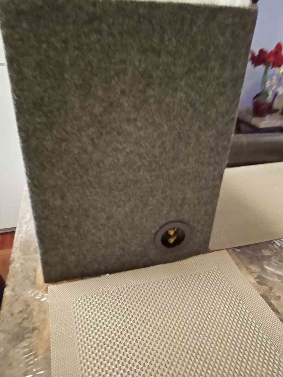 selling 2box 800 watts like new for a mustang - San Antonio, Texas - FleaMarketBay