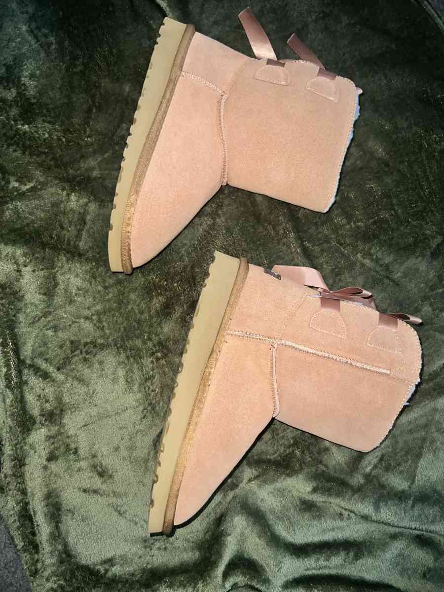 Winter Boots - Brooklyn, New York - FleaMarketBay