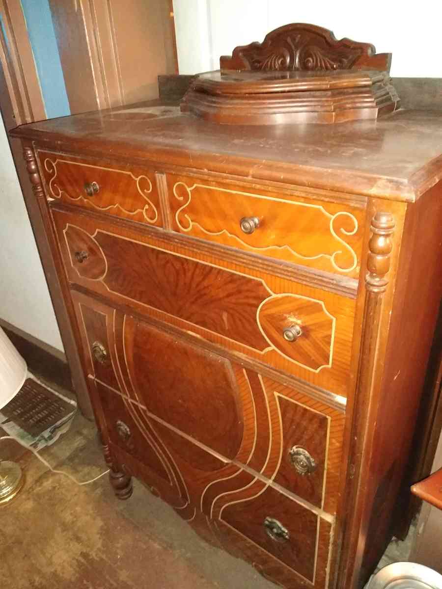 chest - Fairfield, Ohio - FleaMarketBay