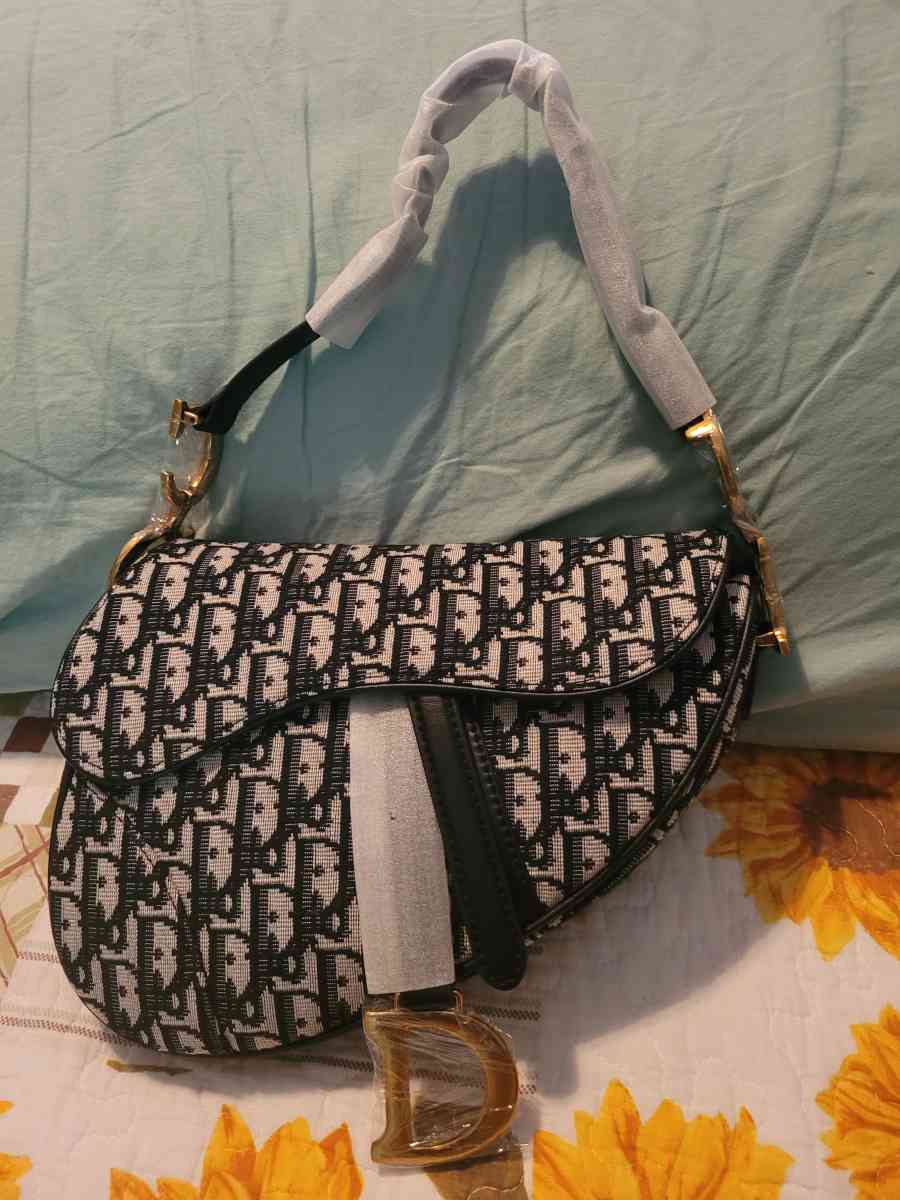 purses - Snellville, Georgia - FleaMarketBay