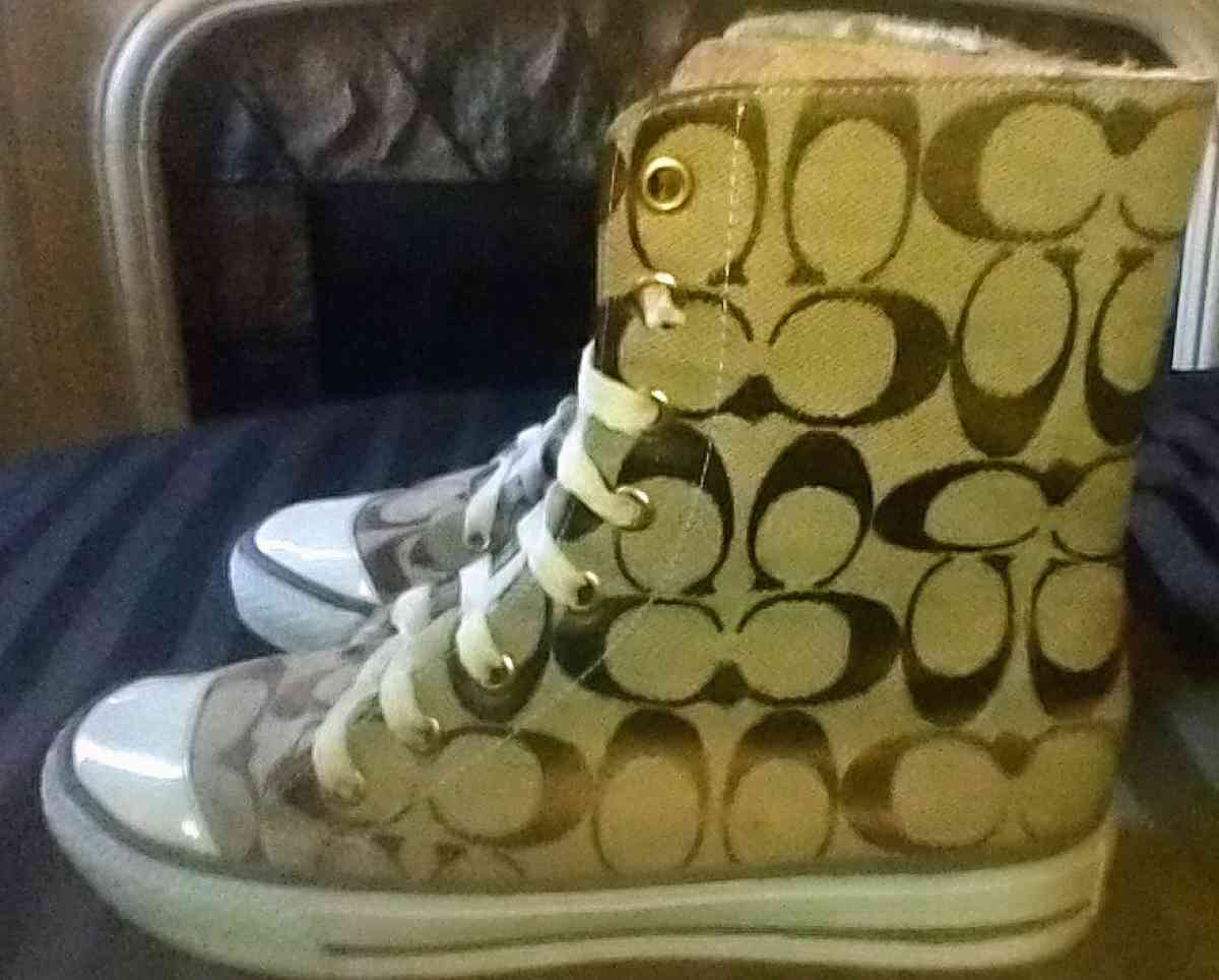 Womans Coach Shoes - North Las Vegas, Nevada - FleaMarketBay