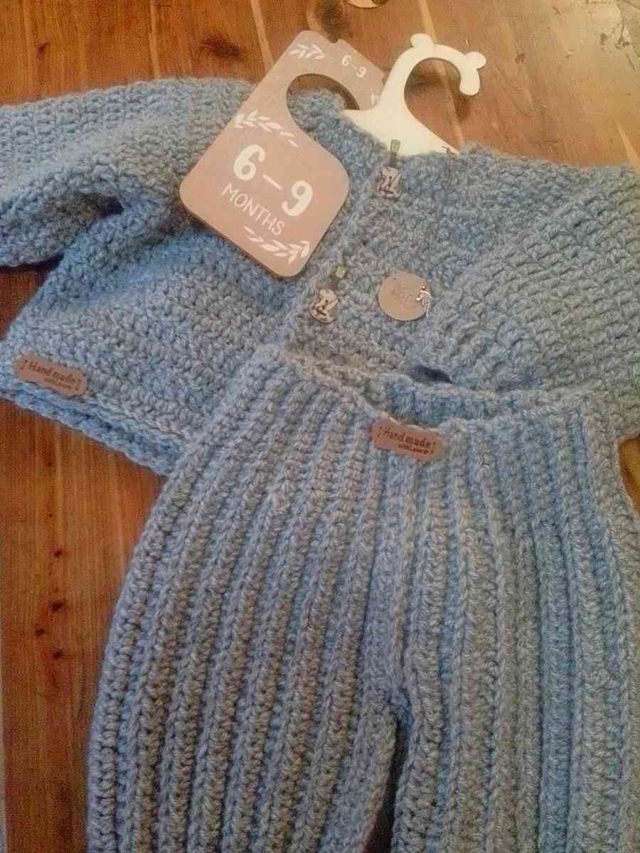 6 9 months baby sweater trouser set - Cuddebackville, New York - FleaMarketBay