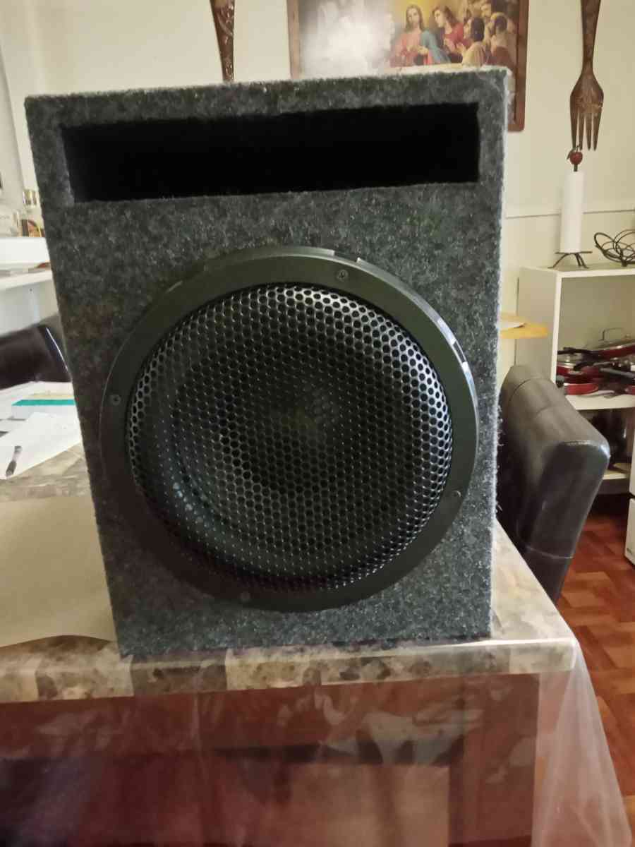 selling 2box 800 watts like new for a mustang - San Antonio, Texas
