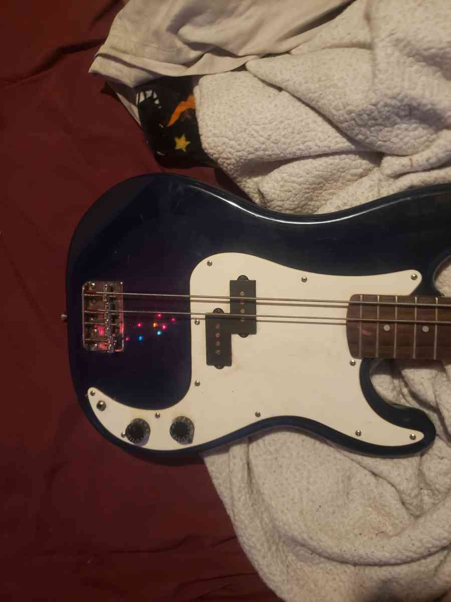 Squire electric bass guitar - Marion, Indiana - FleaMarketBay