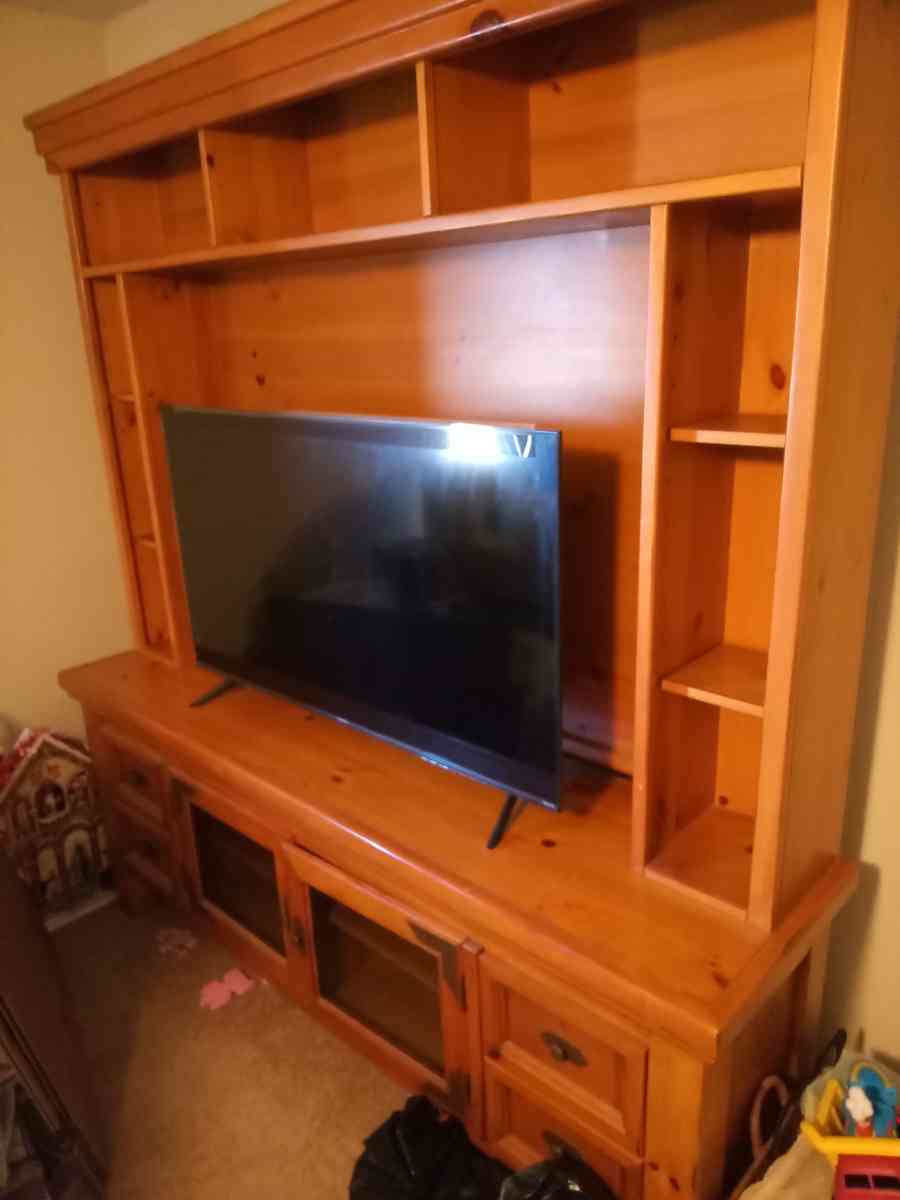 solid wood entertainment center with two end tables - Galveston, Texas - FleaMarketBay
