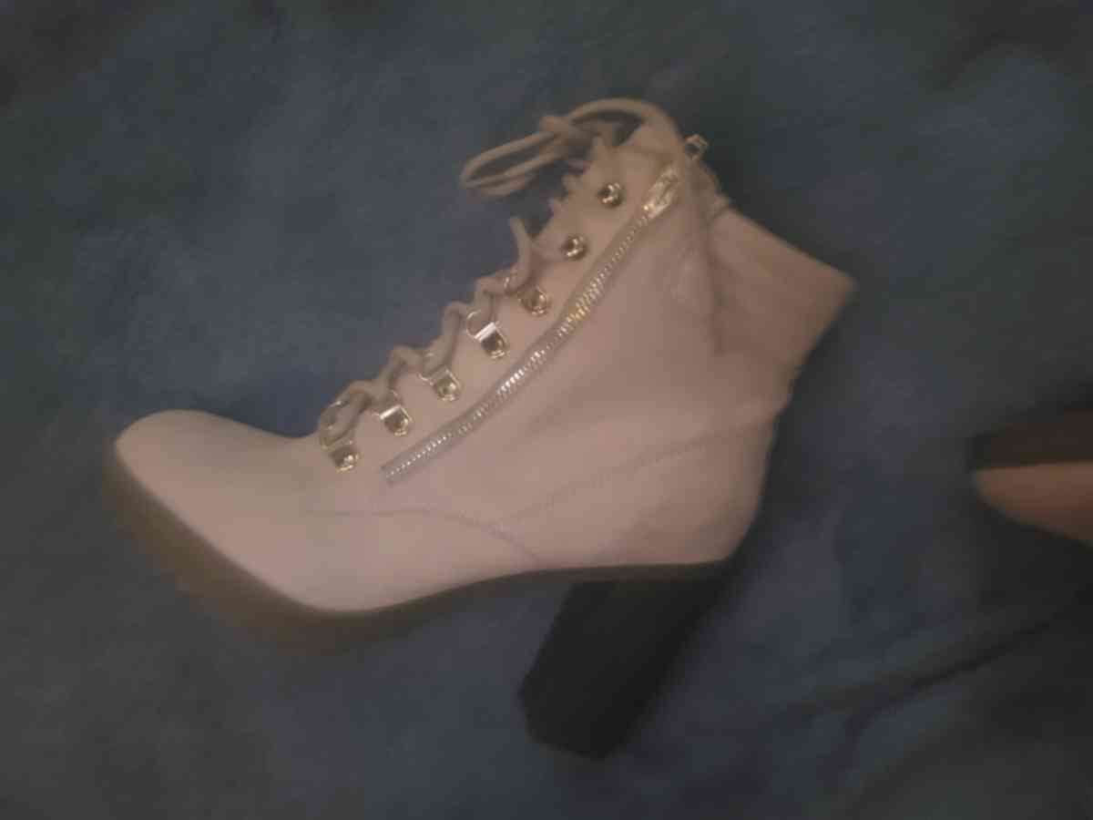 Womans Boots - North Las Vegas, Nevada - FleaMarketBay
