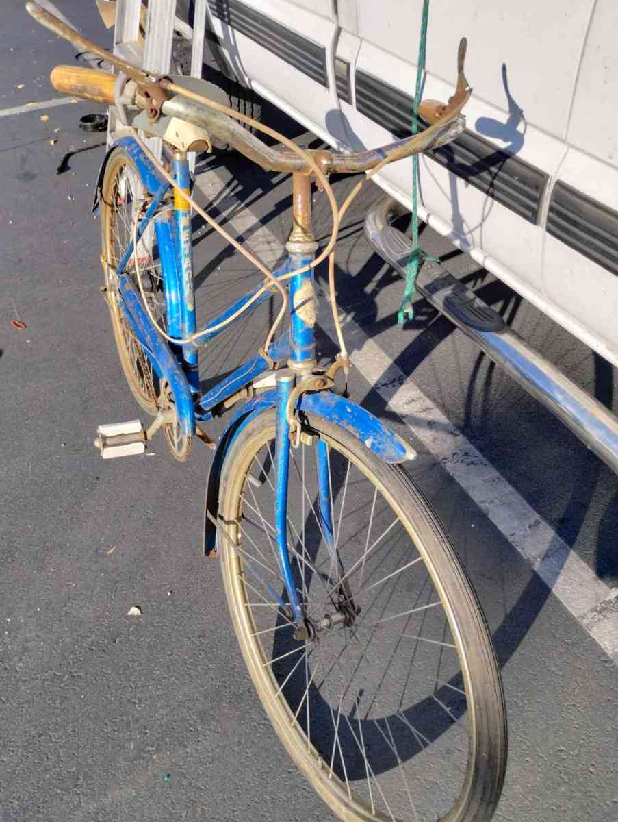 1970s old girls bike - Santa Ana, California - FleaMarketBay