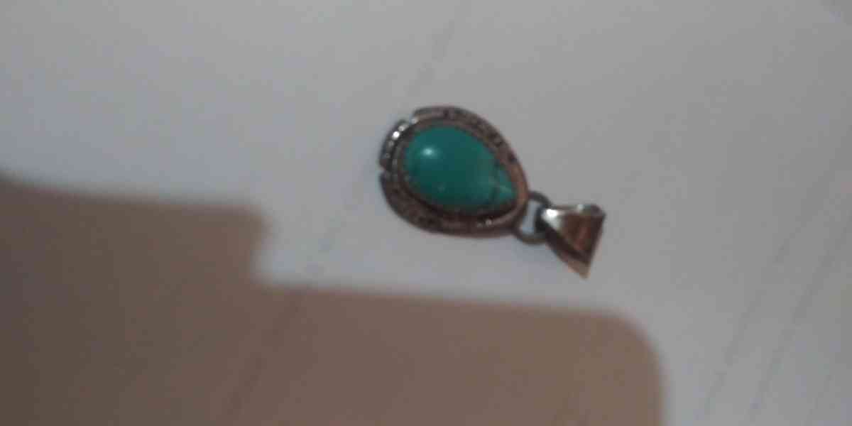 womens beautiful silver necklace throwing in pendant for fre - Yakima, Washington - FleaMarketBay