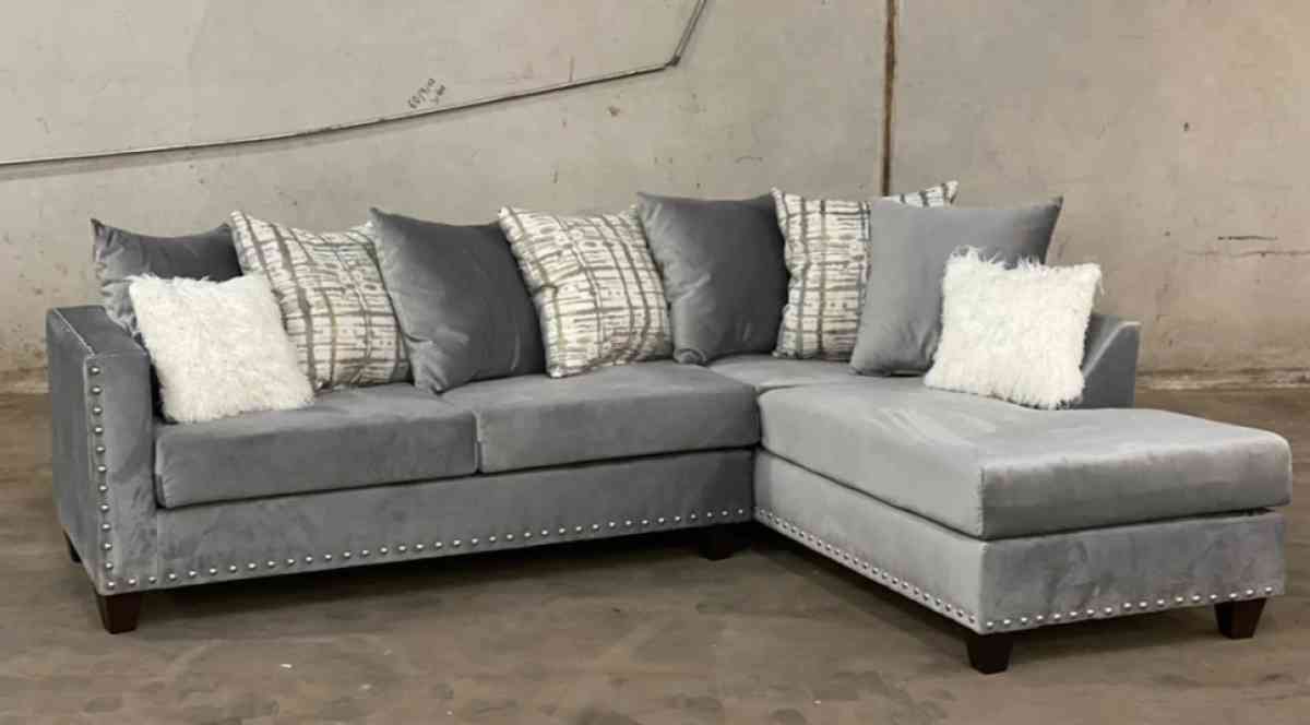 Santos gray raf sectional - Humble, Texas