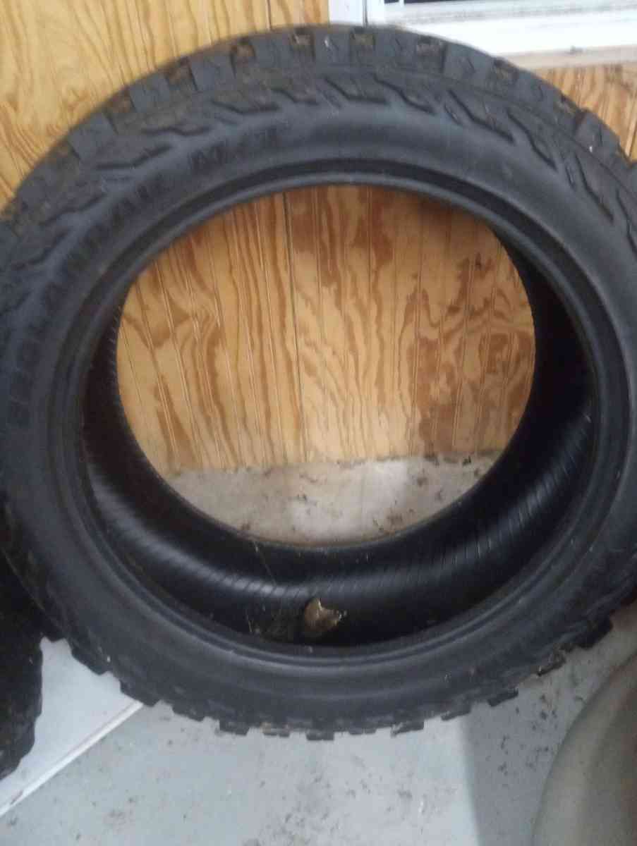 37and a half in low pro truck tires - Eastman, Georgia - FleaMarketBay