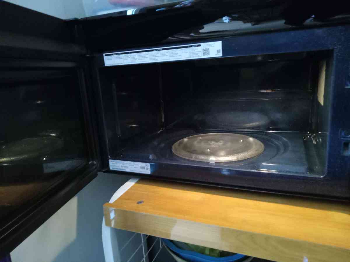 above range microwave - Lakeland, Florida - FleaMarketBay