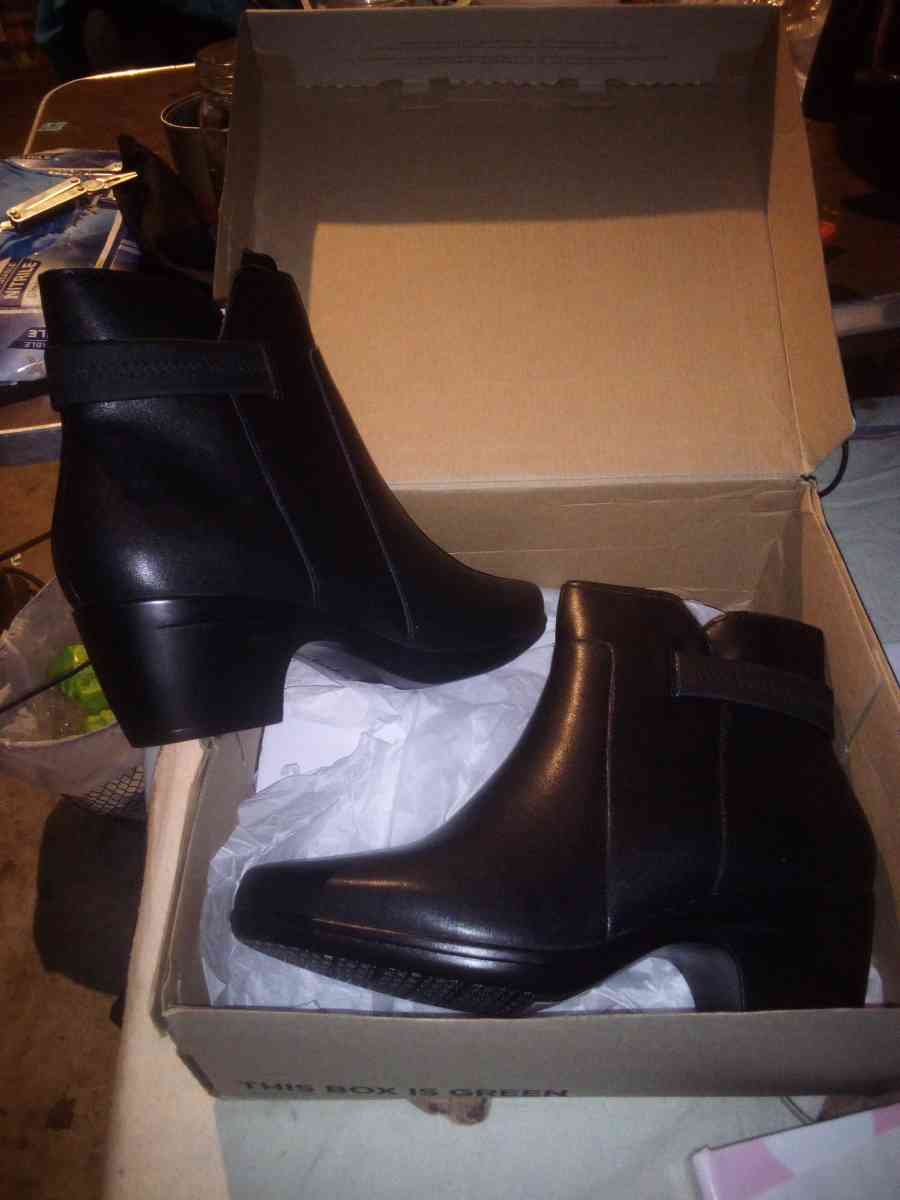 Emily Holly Black Leather - Phillipsburg, New Jersey - FleaMarketBay