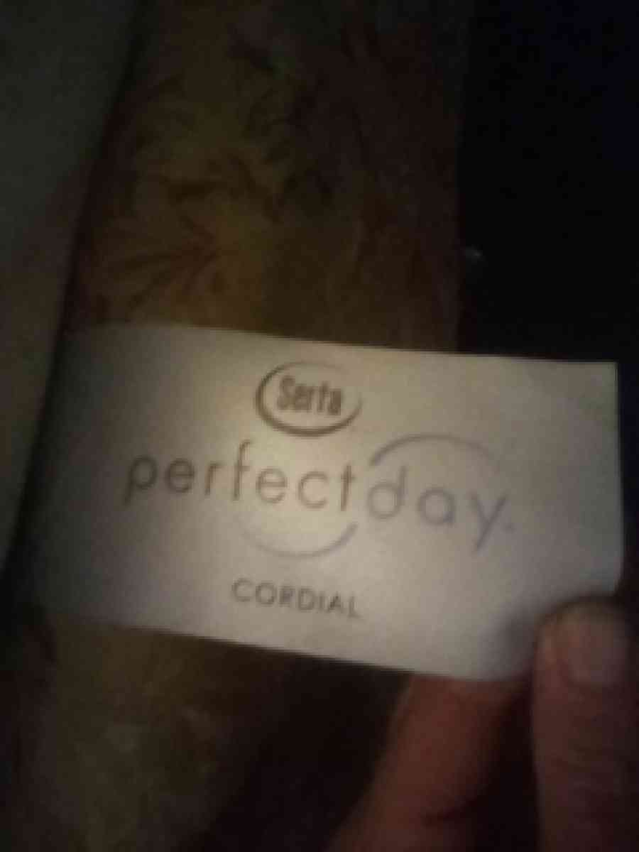 a big California king bed with serta hybrid mattress - Gulfport, Mississippi - FleaMarketBay