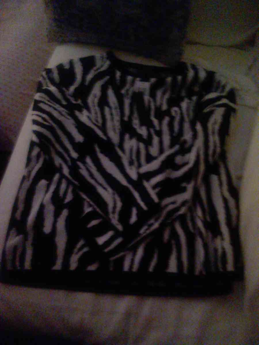 zebra sweater - Casselberry, Florida - FleaMarketBay