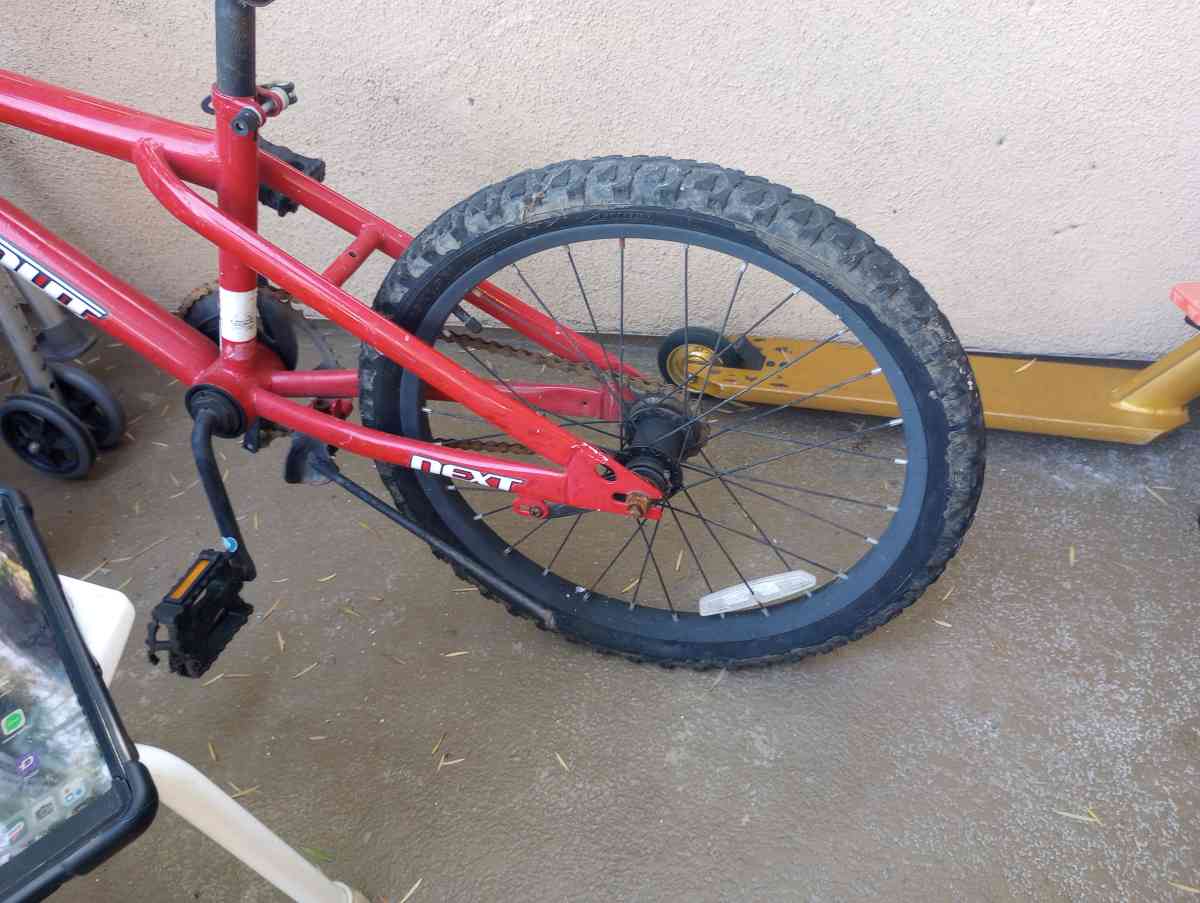 6 bicycle - Alicia, Arkansas - FleaMarketBay