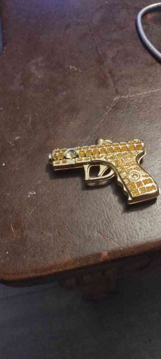 2pac iced out gold pendant - Mckinney, Texas - FleaMarketBay
