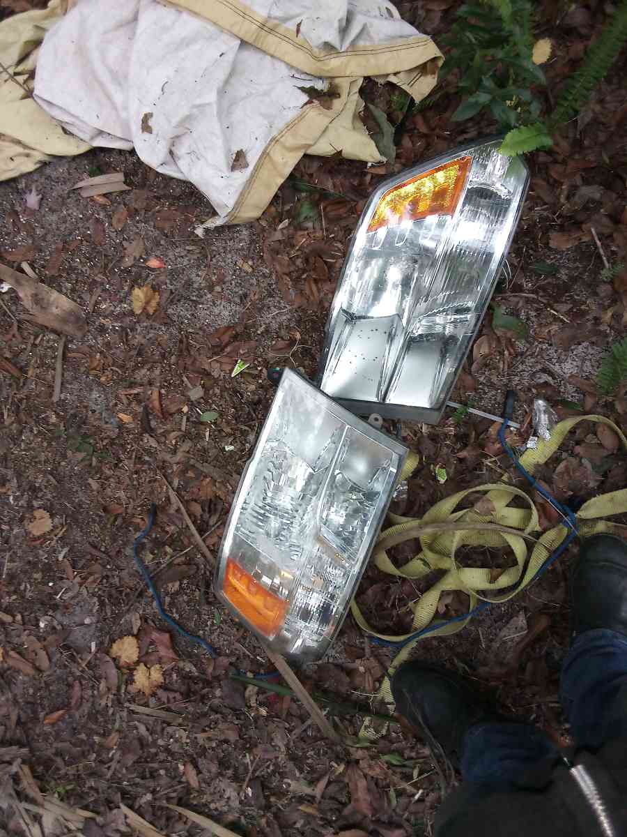 2014 RAM 1500 headlights 75 for the set - Umatilla, Florida