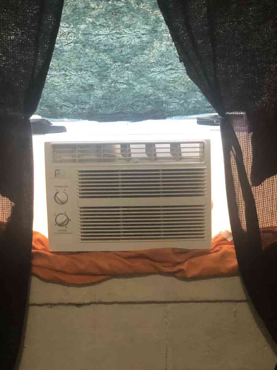 Air conditioner - Albany, Georgia - FleaMarketBay