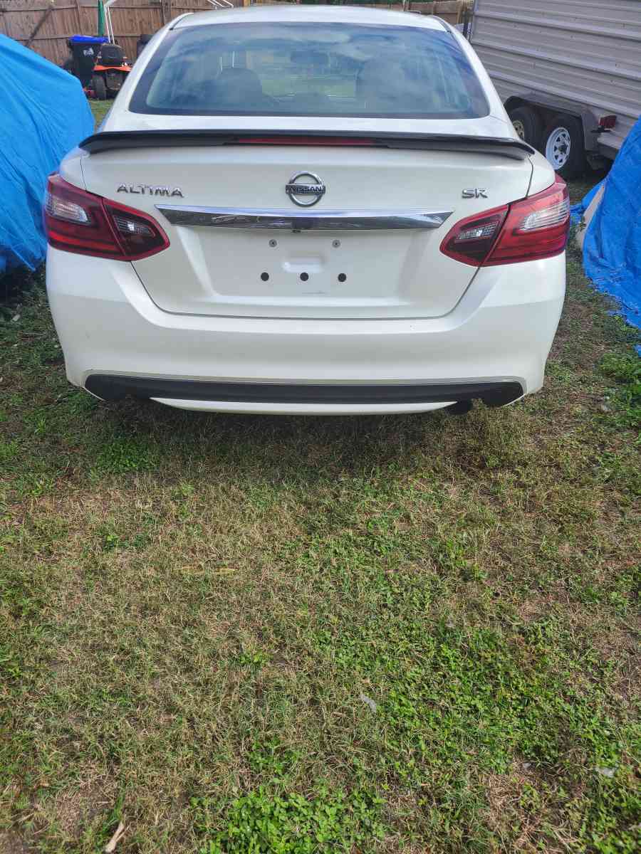 2017 nissan altima sr - Orlando, Florida - FleaMarketBay
