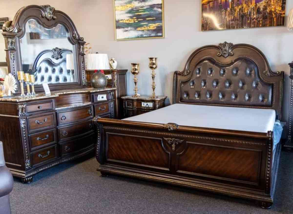 cavalier dark cherry sleigh bedroom set - Katy, Texas