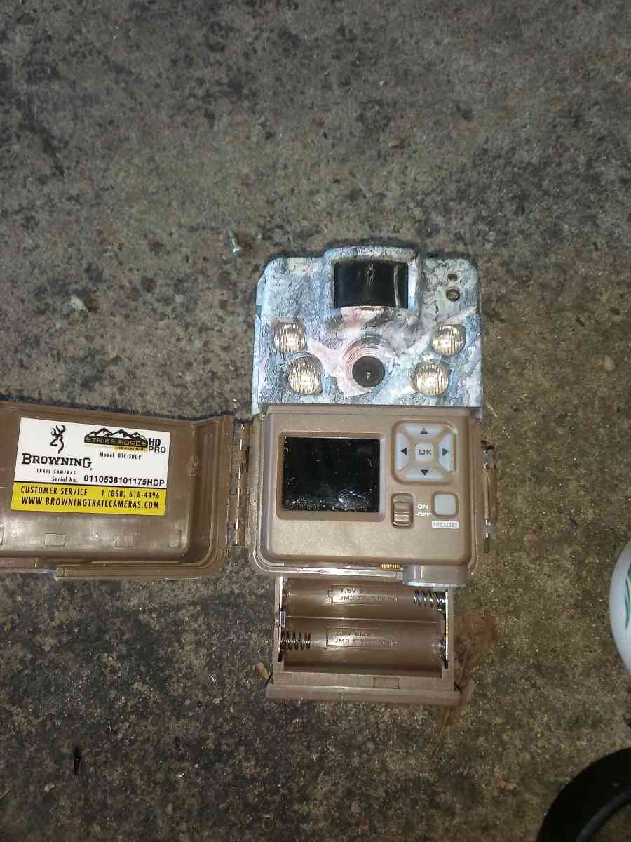 two trail cameras - Pass Christian, Mississippi - FleaMarketBay