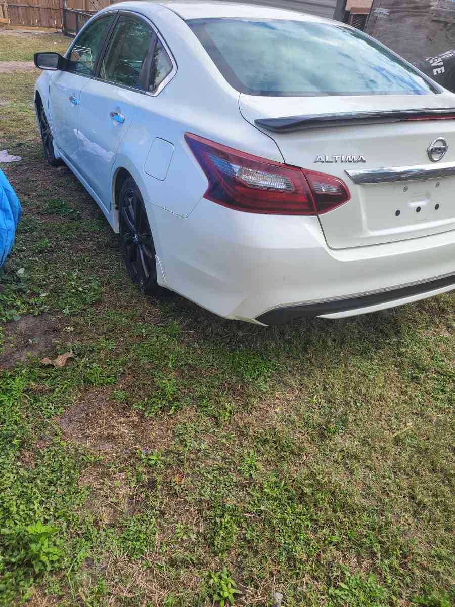 2017 nissan altima sr - Orlando, Florida - FleaMarketBay