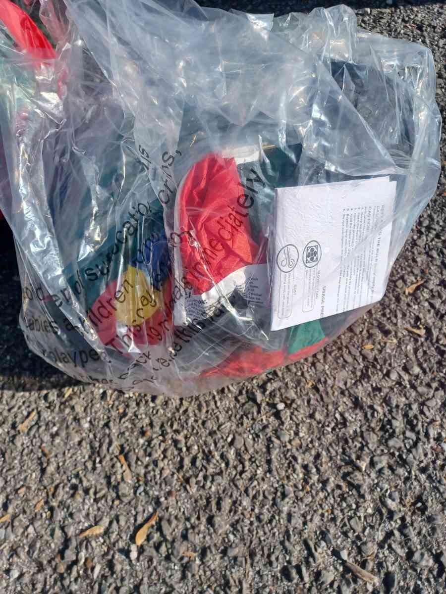 blow up Santas on an airplane - Carthage, Tennessee - FleaMarketBay