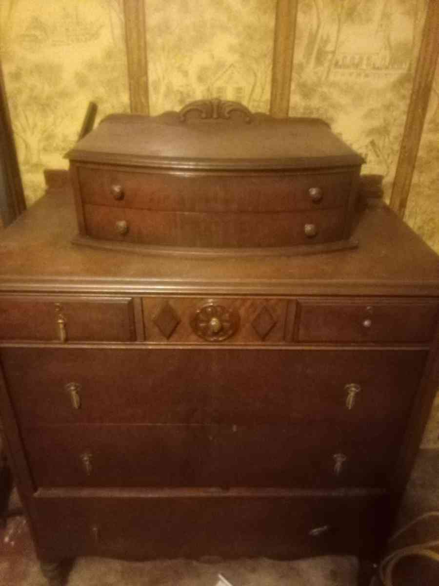 chest - Fairfield, Ohio - FleaMarketBay