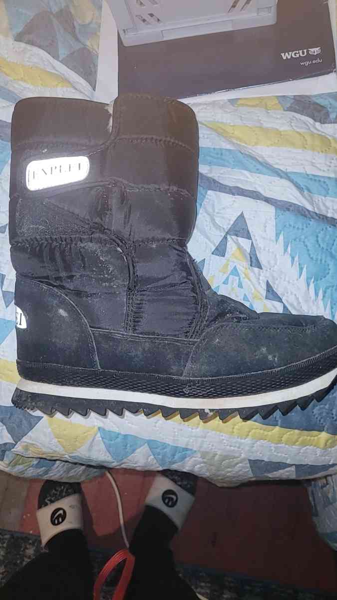 snow boots - Kings Mountain, North Carolina - FleaMarketBay