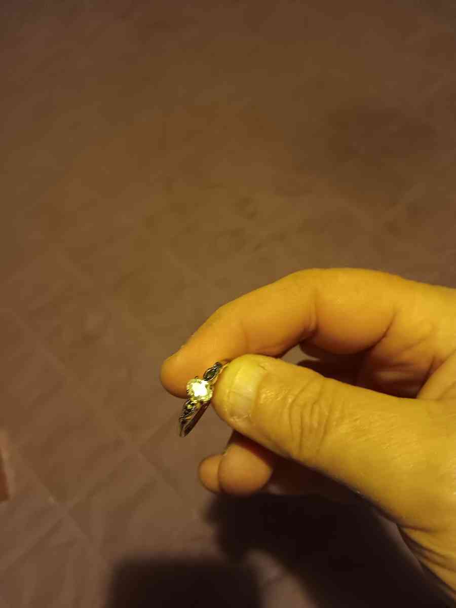 women ring - Auburn, Georgia - FleaMarketBay