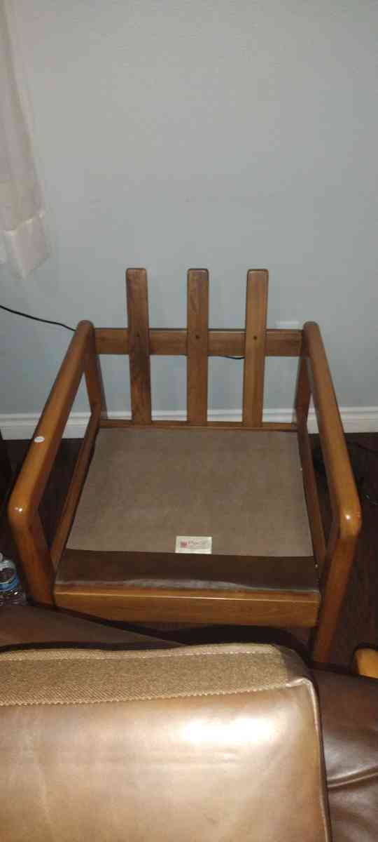 paoli brown leather armchair - Pasco, Washington - FleaMarketBay