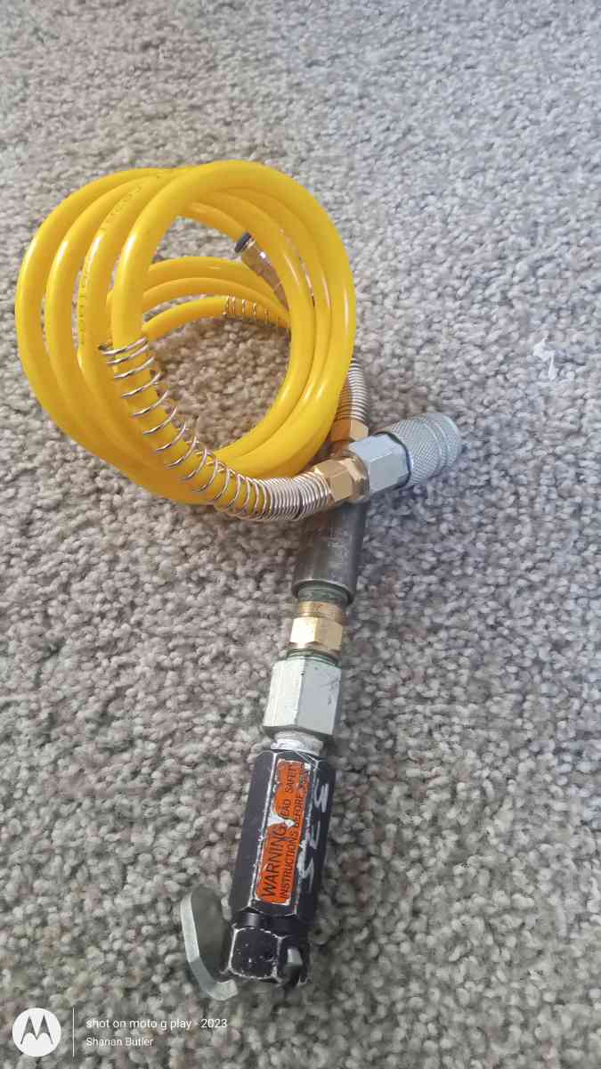 DeWalt  16 Gauge pneumatic staple gun and hose - Cedar City, Utah - FleaMarketBay