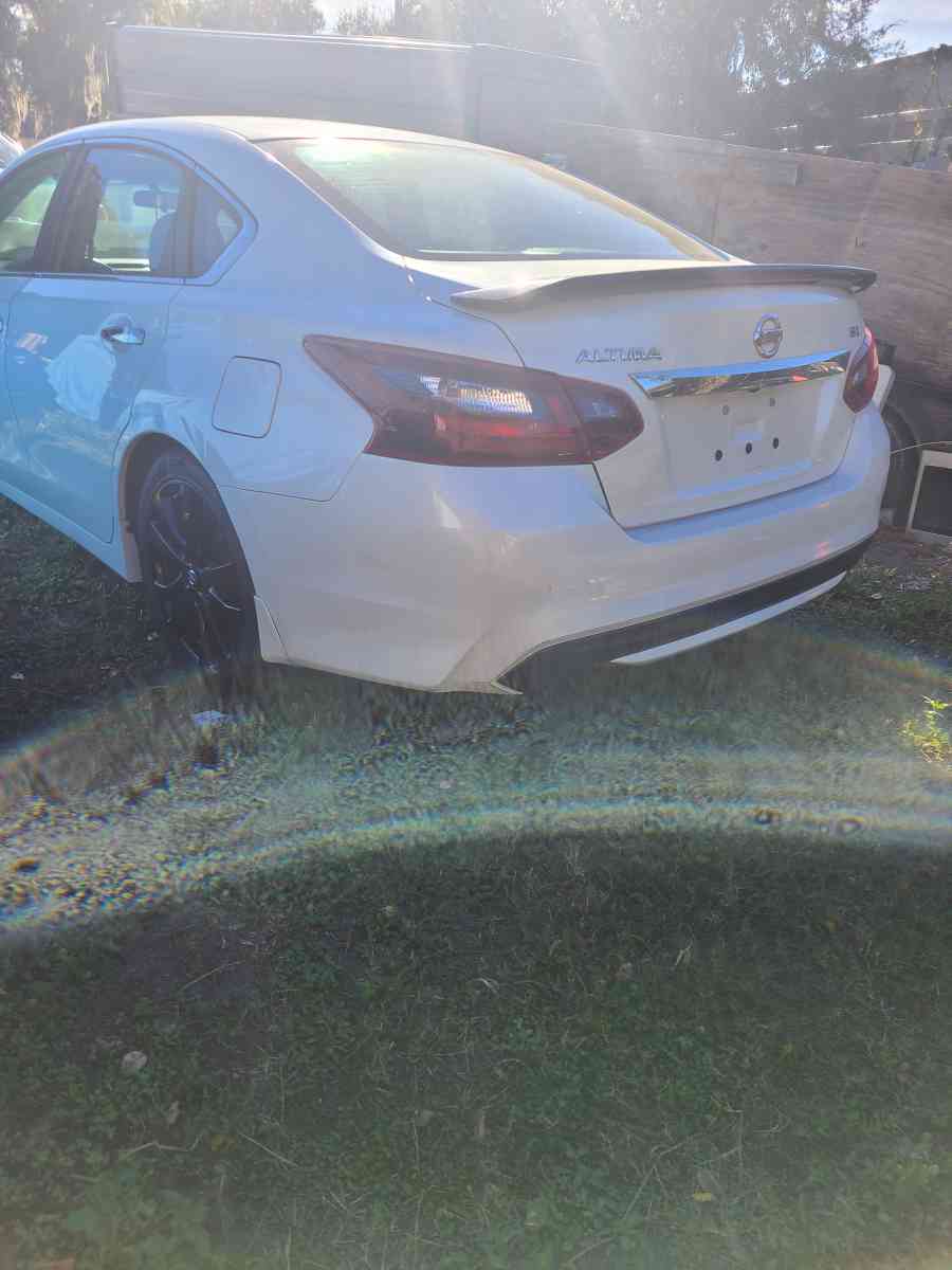 2017 nissan altima sr - Orlando, Florida - FleaMarketBay